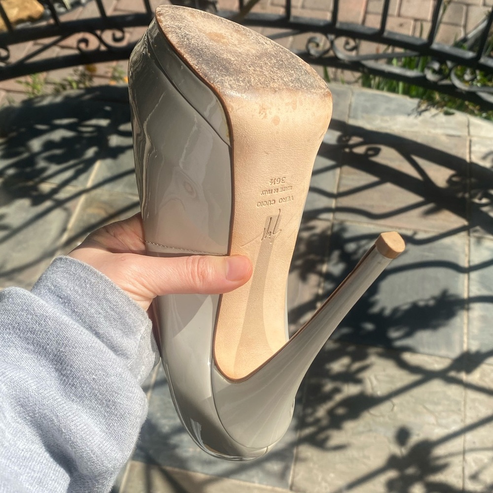 Giuseppe Zanotti Cream Patent Leather Peep-Toe Pumps - Picture 15 of 16